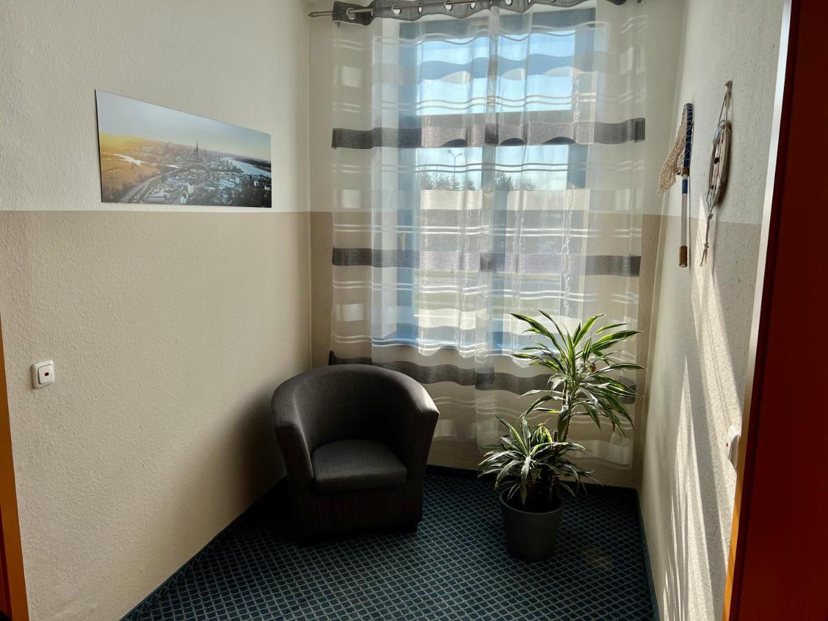 Hotel-Pension "Petridamm" รอสต็อค ภายนอก รูปภาพ