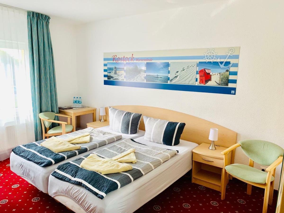 Hotel-Pension "Petridamm" รอสต็อค ภายนอก รูปภาพ