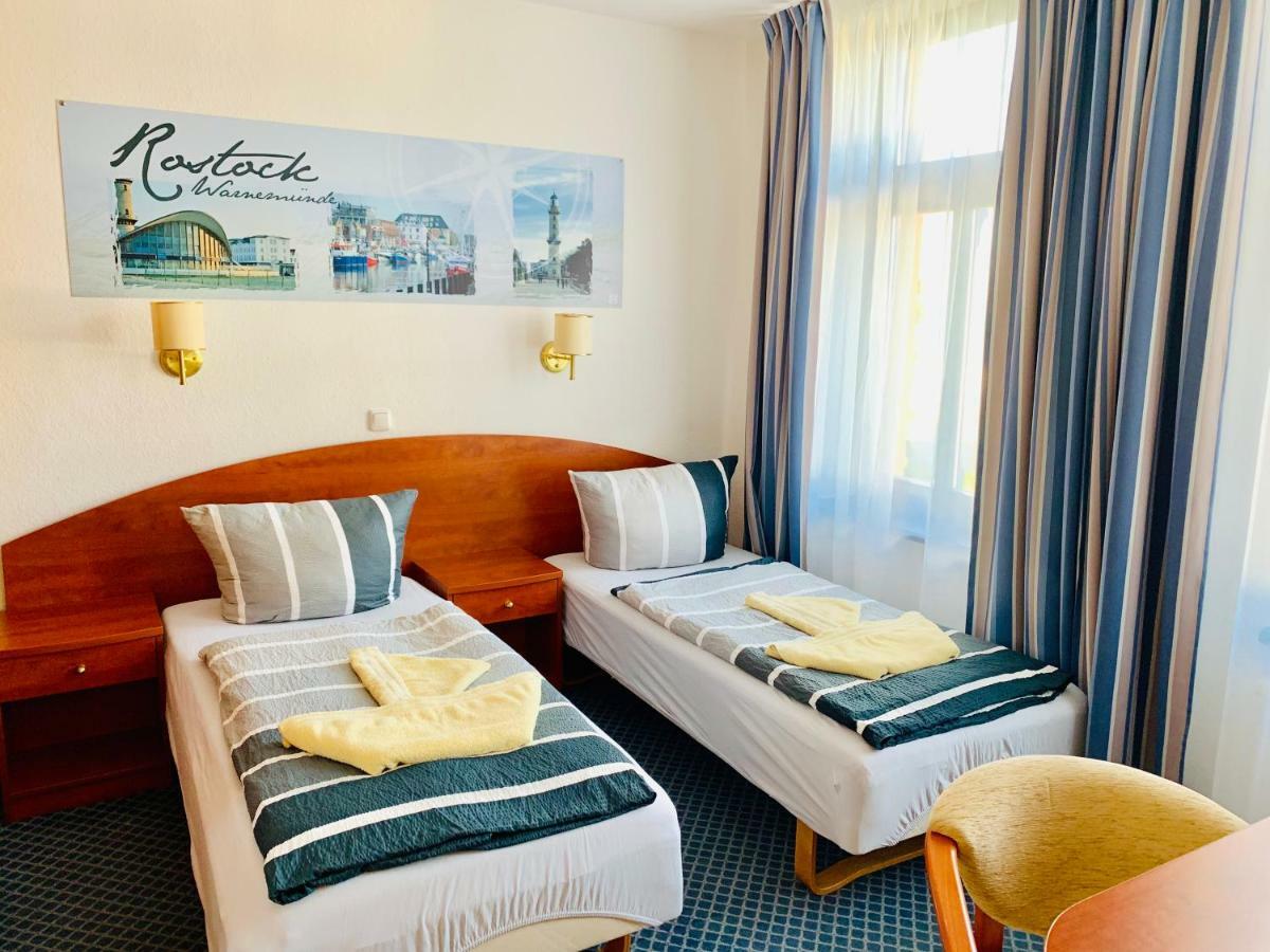 Hotel-Pension "Petridamm" รอสต็อค ภายนอก รูปภาพ