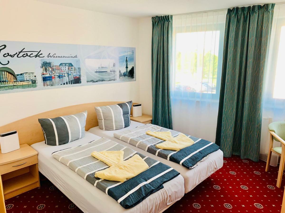 Hotel-Pension "Petridamm" รอสต็อค ภายนอก รูปภาพ