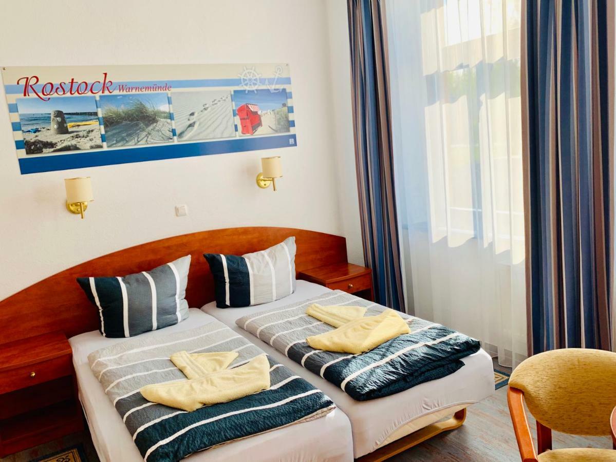Hotel-Pension "Petridamm" รอสต็อค ภายนอก รูปภาพ